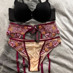 36B lingerie NWT